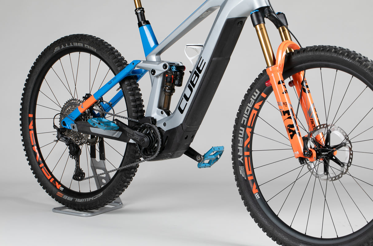 Cube STEREO HYBRID 140 HPC ACTIONTEAM 625 NYON - käytetty sähköpyörä 179-189 cm ajajalle