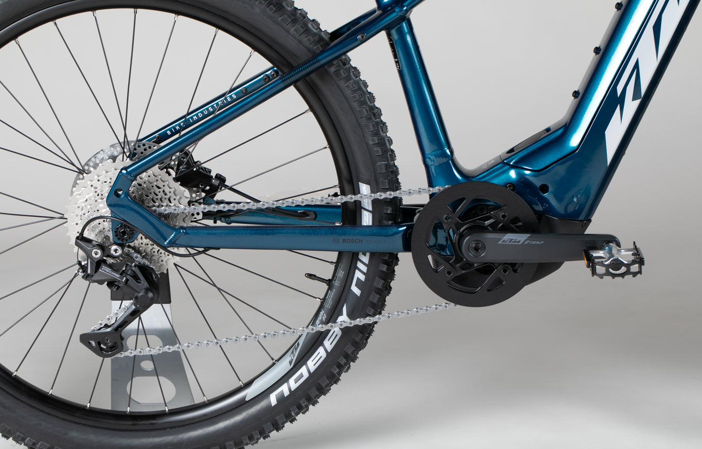 KTM Macina Team 671 - outlet-sähköpyörä 152-164 cm ajajalle