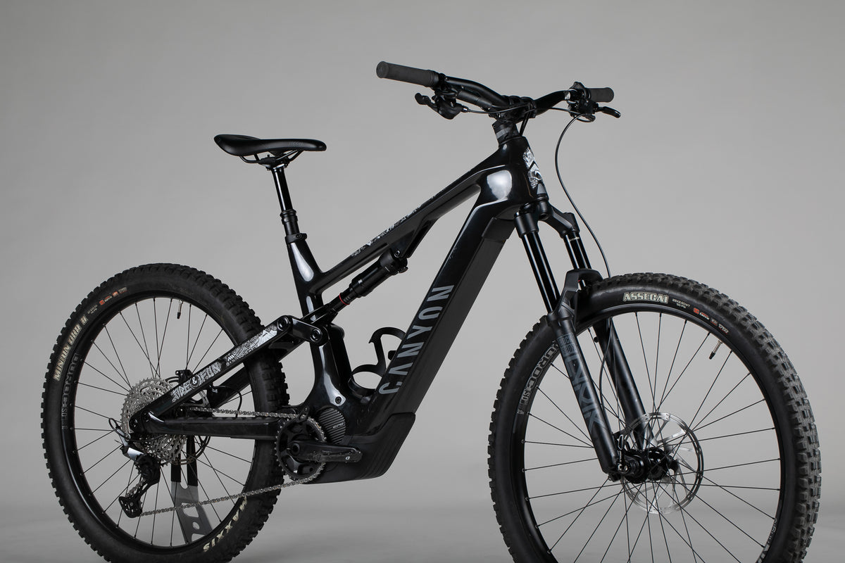 Canyon Spectral:On Cf 7.0 - käytetty sähköpyörä 183-192 cm ajajalle
