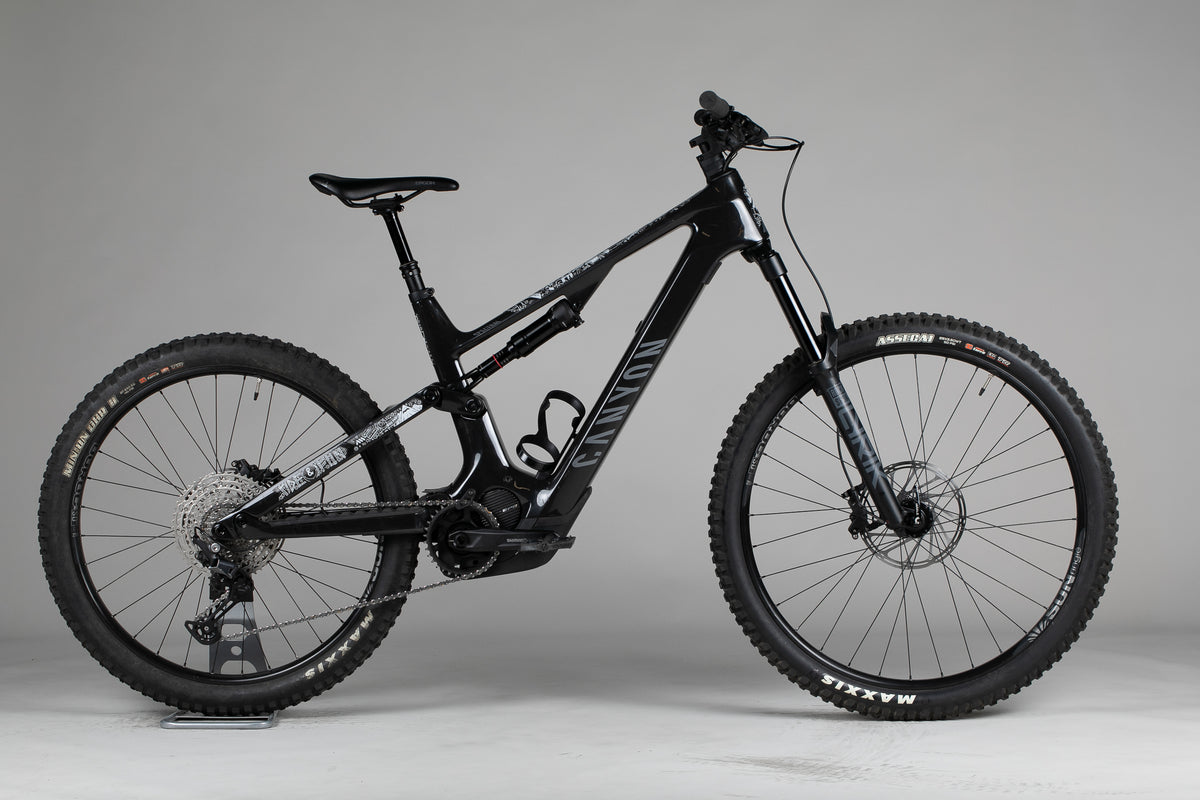 Canyon Spectral:On Cf 7.0 - käytetty sähköpyörä 183-192 cm ajajalle