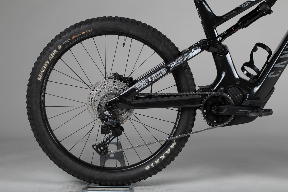 Canyon Spectral:On Cf 7.0 - käytetty sähköpyörä 183-192 cm ajajalle