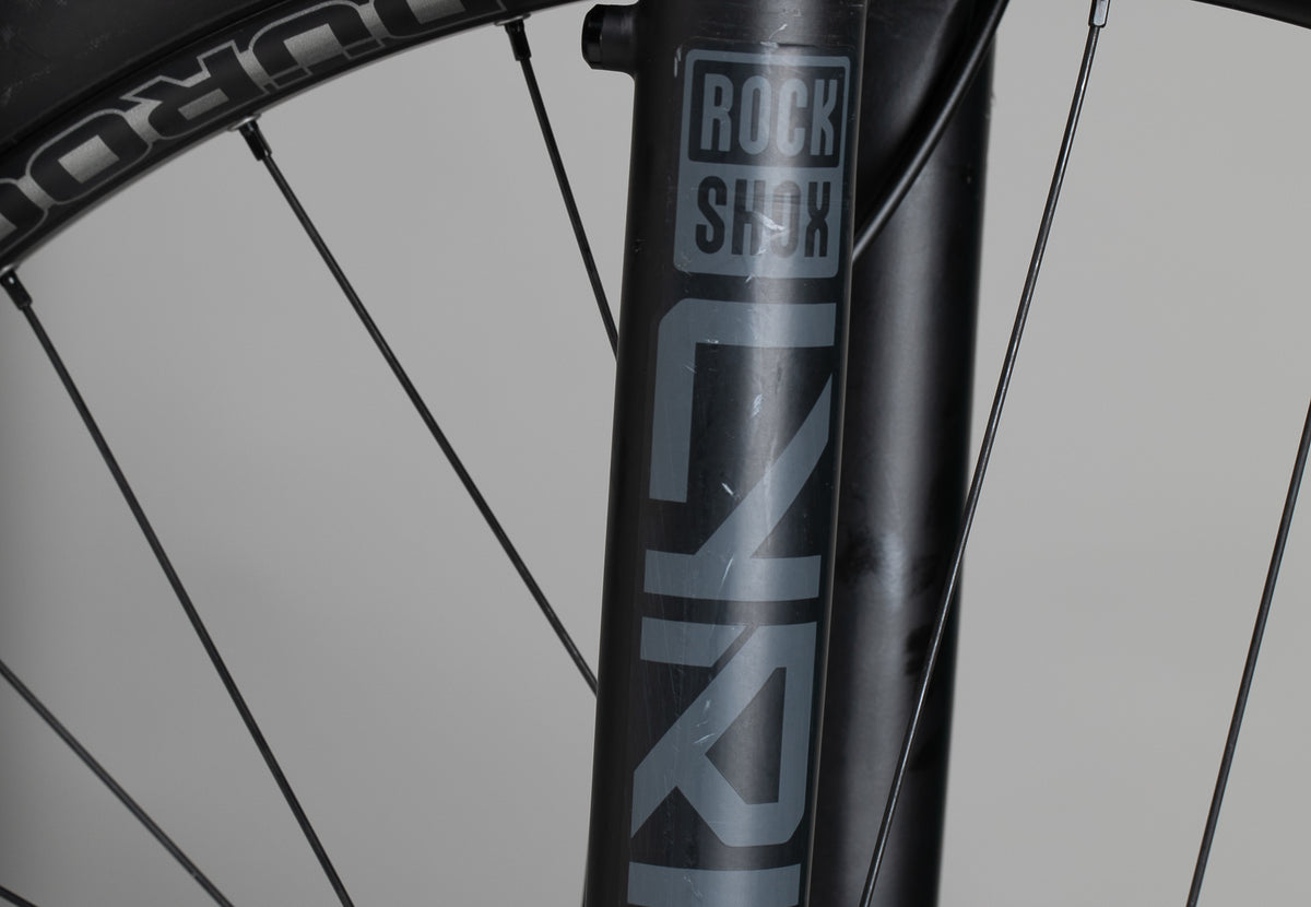 Canyon Spectral:On Cf 7.0 - käytetty sähköpyörä 183-192 cm ajajalle