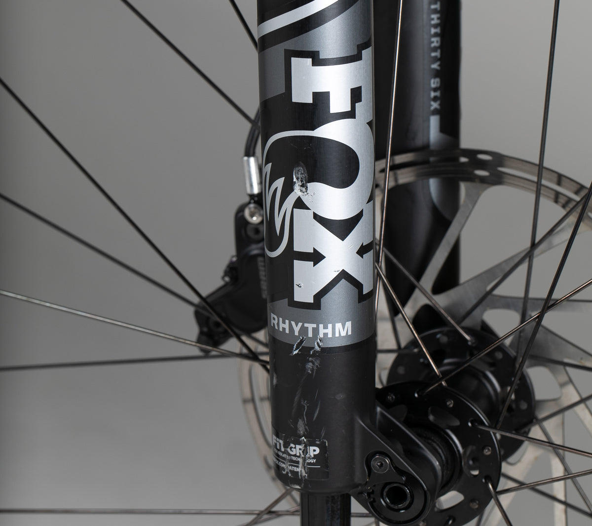 Specialized Turbo Levo Comp Carbon - käytetty sähköpyörä 189-200 cm ajajalle