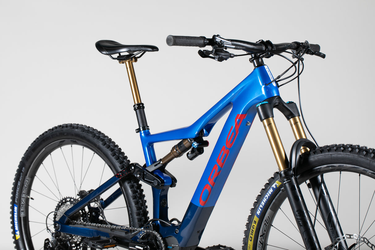 Orbea Rise MyO Custom Carbon M-Team - käytetty sähköpyörä ajajalle 160-175 cm