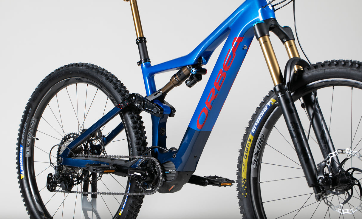 Orbea Rise MyO Custom Carbon M-Team - käytetty sähköpyörä ajajalle 160-175 cm