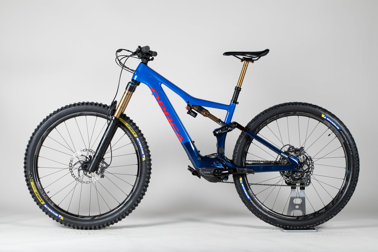 Orbea Rise MyO Custom Carbon M-Team - käytetty sähköpyörä ajajalle 160-175 cm