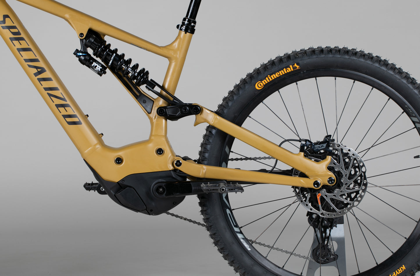 Specialized Turbo Kenevo Comp - käytetty sähköpyörä 172–188 cm ajajalle