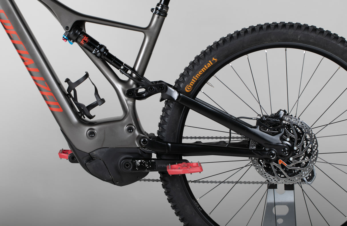 Specialized Turbo Levo Expert Carbon - käytetty sähköpyörä 178–189 cm ajajalle