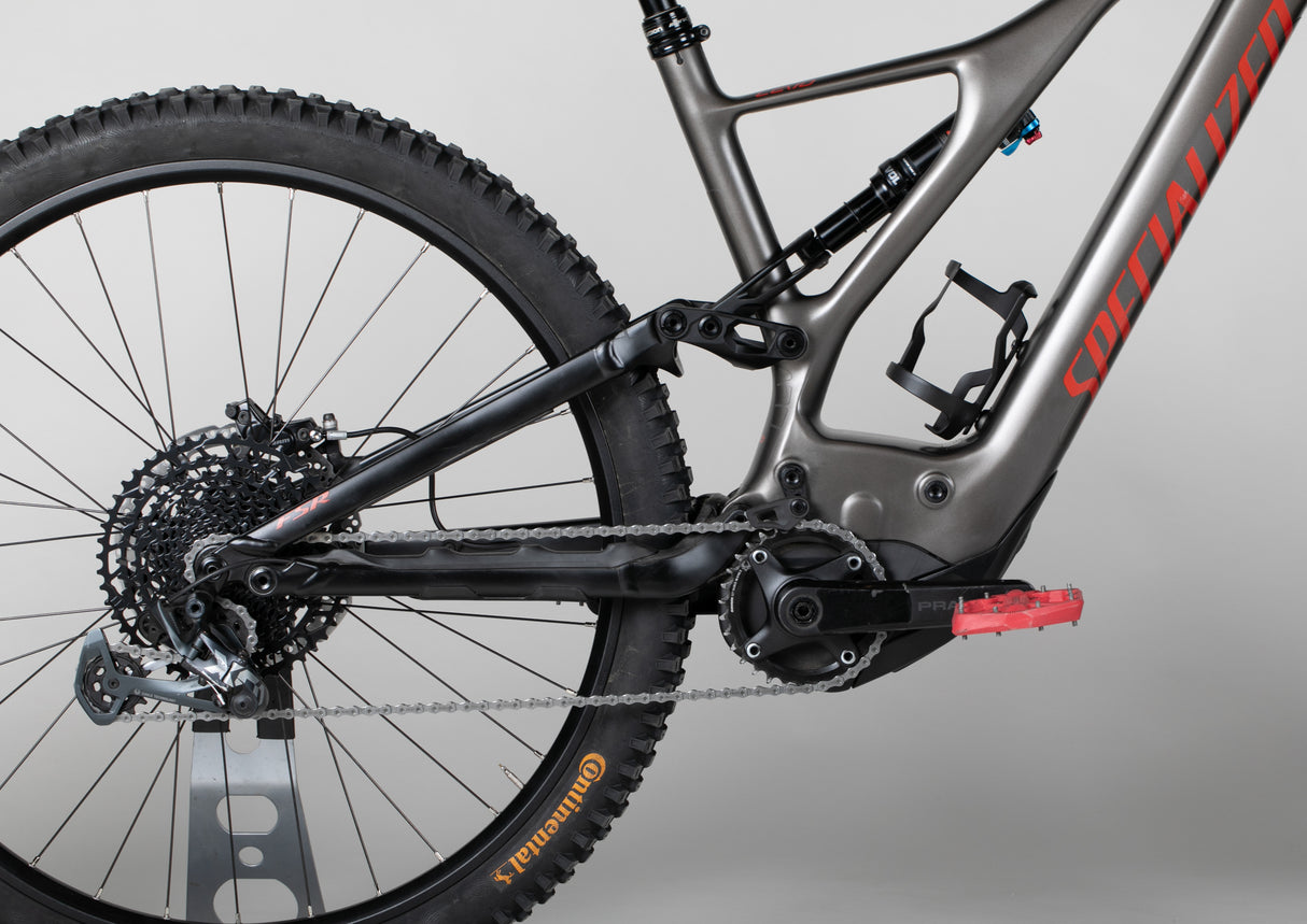 Specialized Turbo Levo Expert Carbon - käytetty sähköpyörä 178–189 cm ajajalle