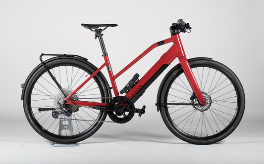 Canyon Commuter:ON 7 WMN Cherry - käytetty sähköpyörä 160-170 cm ajajalle