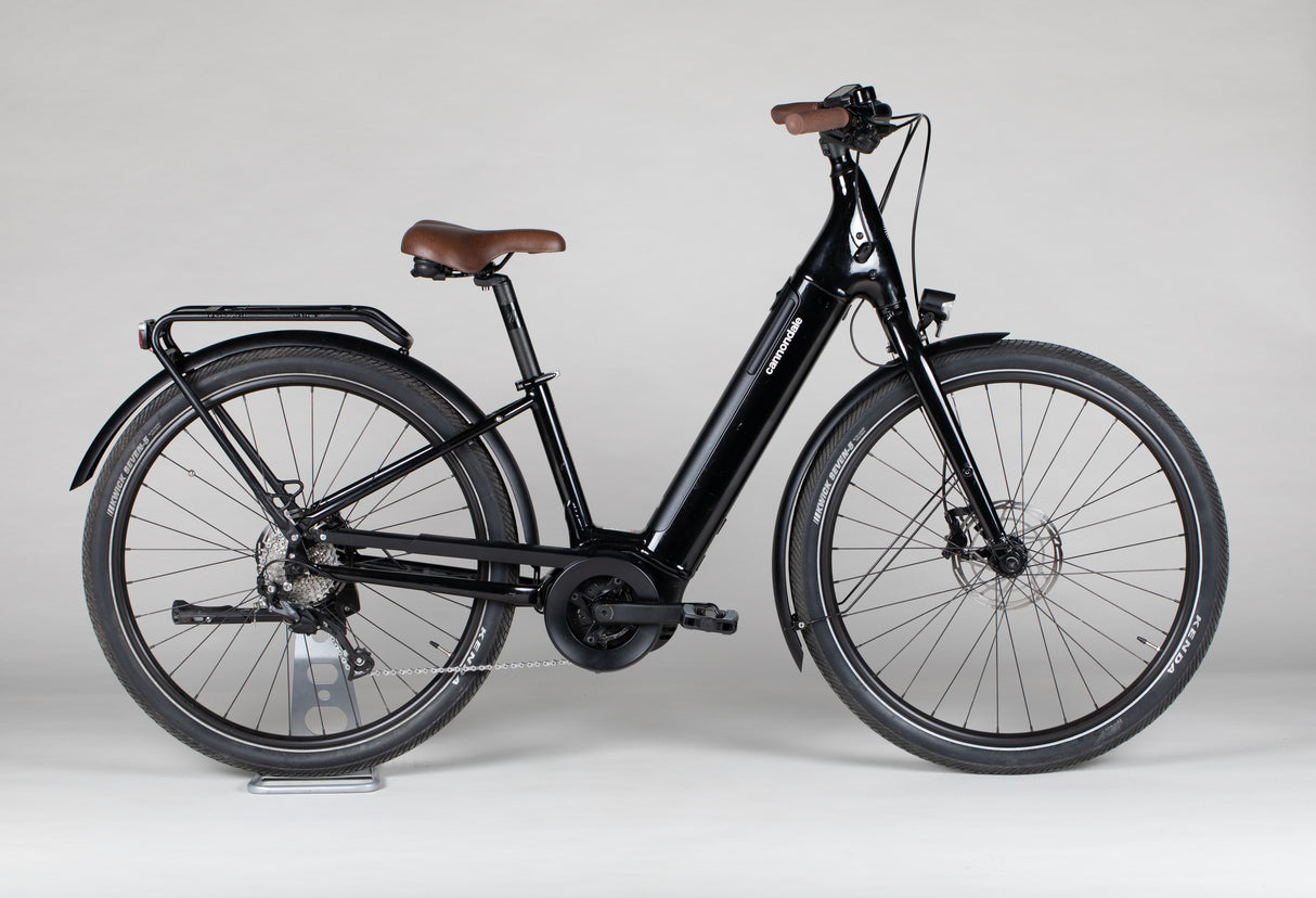 Cannondale Adventure Neo 3 EQ - käytetty sähköpyörä 150–170 cm ajajalle