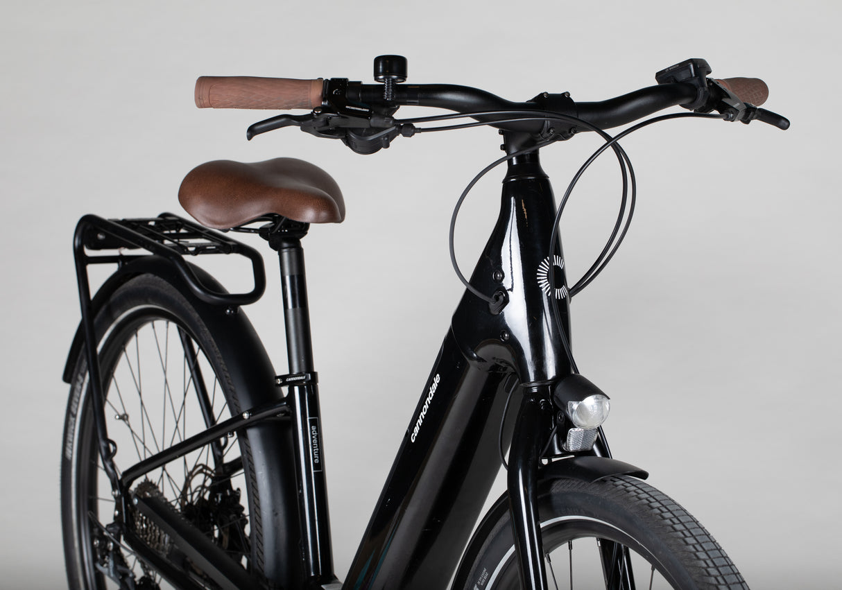 Cannondale Adventure Neo 3 EQ - käytetty sähköpyörä 150–170 cm ajajalle