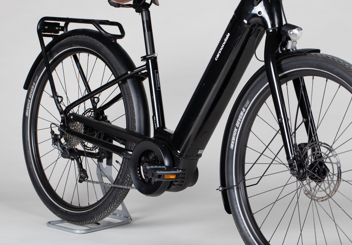 Cannondale Adventure Neo 3 EQ - käytetty sähköpyörä 150–170 cm ajajalle