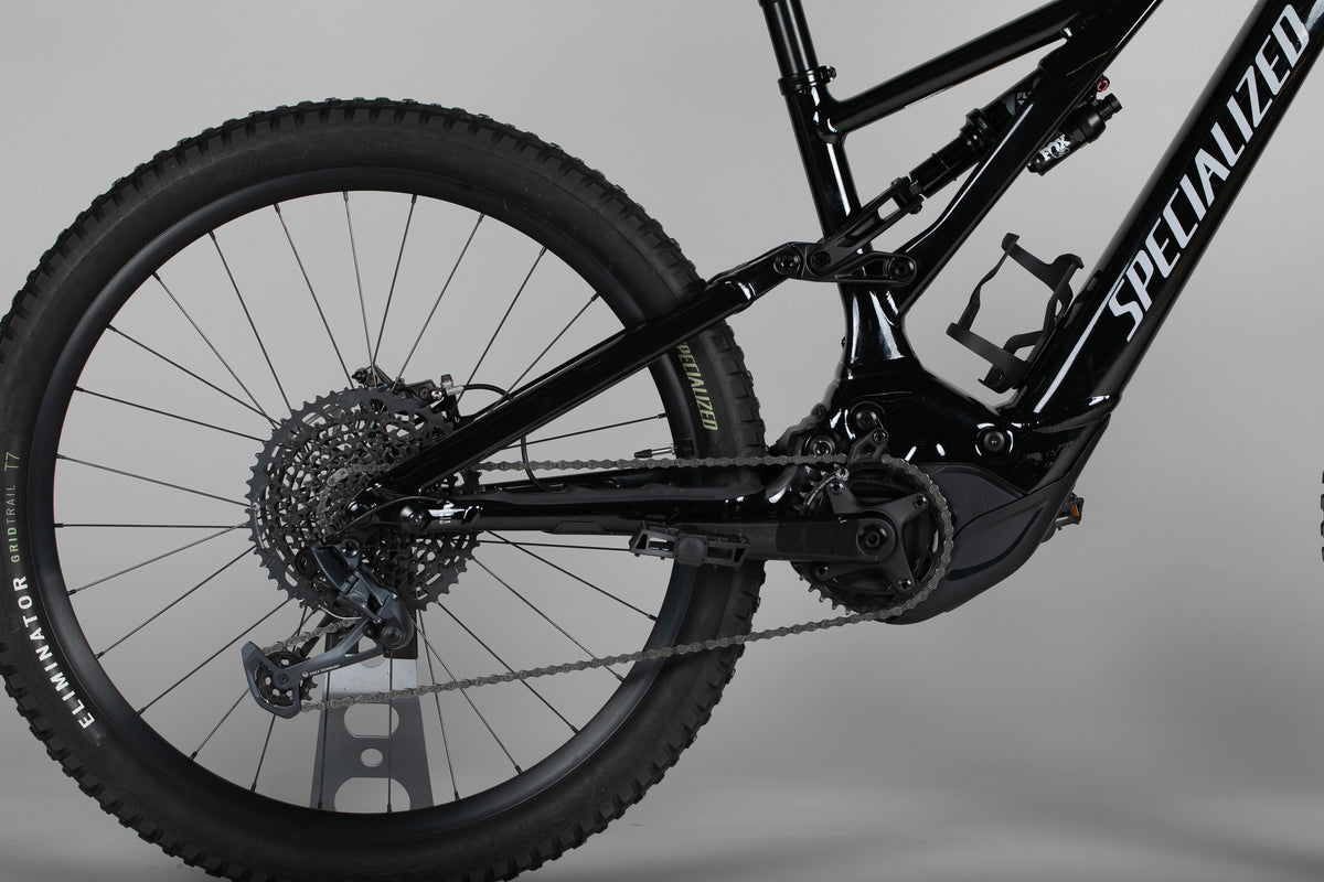 Specialized Turbo Levo Comp Alloy - käytetty sähköpyörä 165-181 cm ajajalle