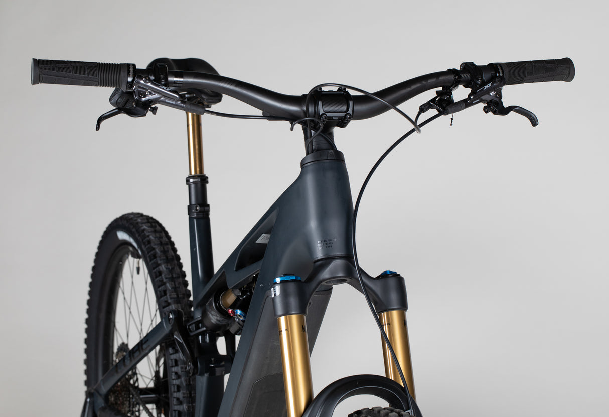 Cube Stereo Hybrid ONE77 HPC AT 800 Carbon/Gold - käytetty sähköpyörä 185-193 cm ajajalle