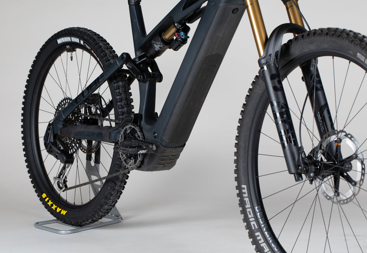 Cube Stereo Hybrid ONE77 HPC AT 800 Carbon/Gold - käytetty sähköpyörä 185-193 cm ajajalle