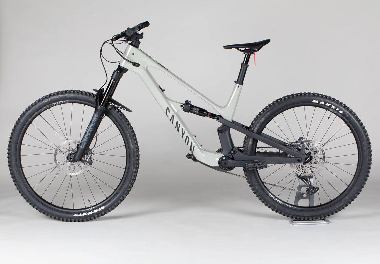 Canyon Spectral:Onfly Cf 8 - käytetty sähköpyörä 182-193 cm ajajalle