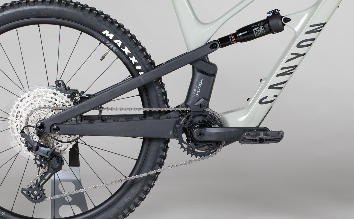 Canyon Spectral:Onfly Cf 8 - käytetty sähköpyörä 182-193 cm ajajalle