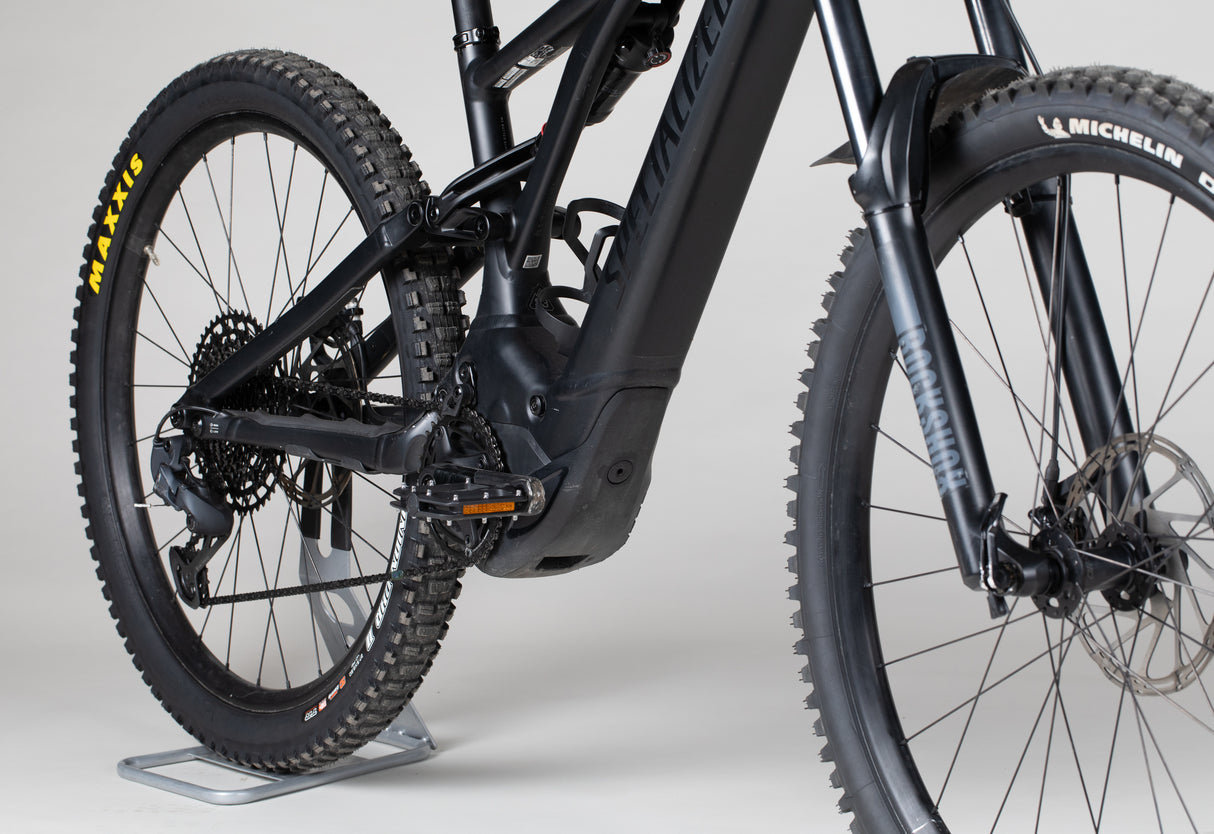 Specialized Turbo Levo - käytetty sähköpyörä 165-180 cm ajajalle