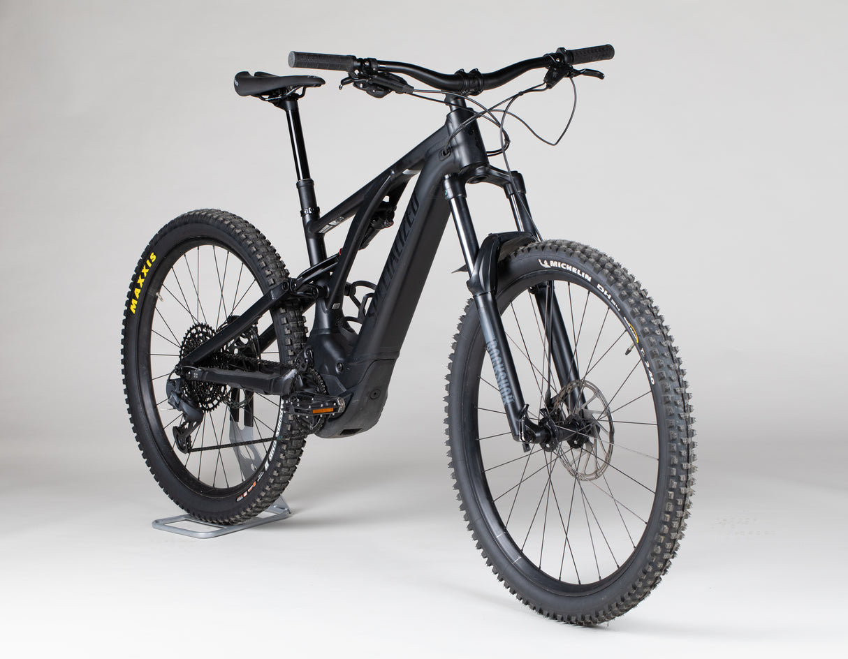 Specialized Turbo Levo - käytetty sähköpyörä 165-180 cm ajajalle