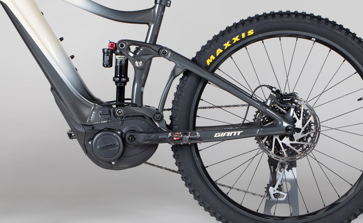 Giant Reign E 2 Pro - käytetty sähköpyörä 170-182 cm ajajalle