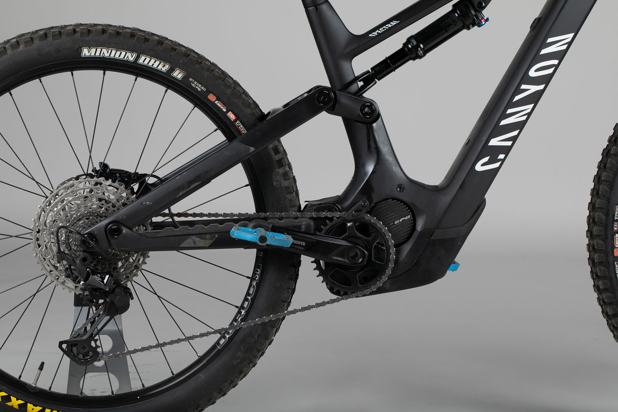 Canyon Spectral:ON CF 8.0 - käytetty sähköpyörä 171-184 cm ajajalle