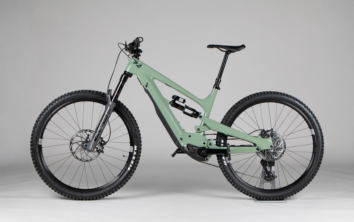 YT Industries Decoy CORE 4 29 - käytetty sähköpyörä 172-182 cm ajajalle