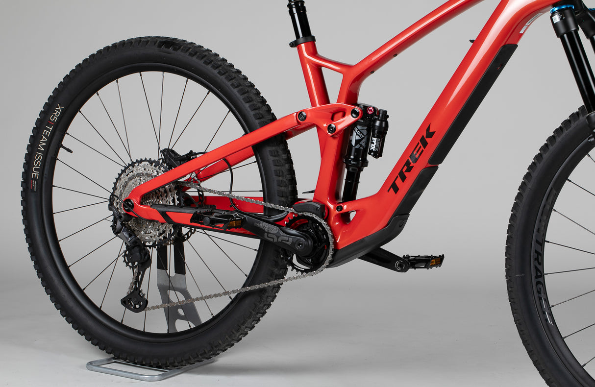 Trek Fuel Exe 9.7 - käytetty sähköpyörä 177-188 cm ajajalle